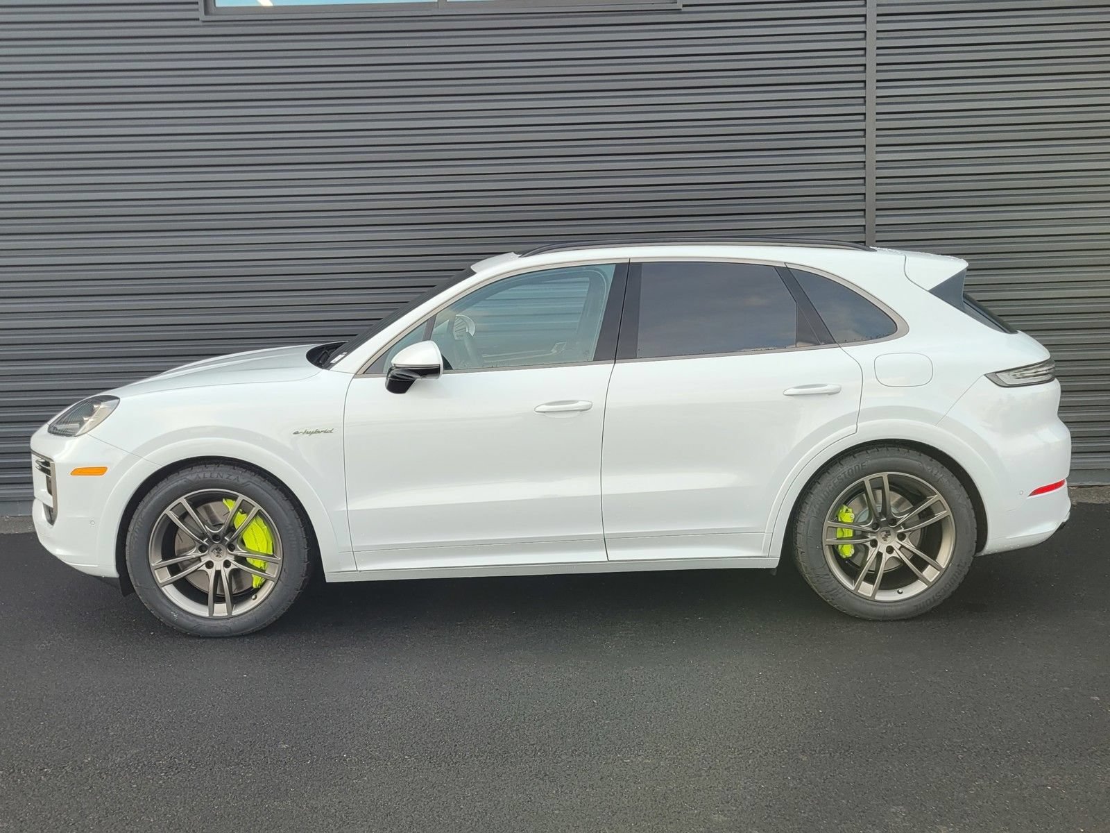 New 2025 Porsche Cayenne Turbo AWD/4WD image 2