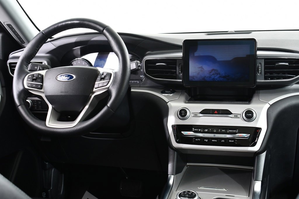 Used 2022 Ford Explorer XLT w/ Equipment Group 202A image 8