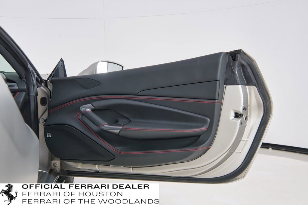 Used 2022 Ferrari F8 Tributo image 25