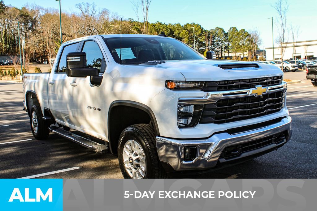 Used 2025 Chevrolet Silverado 2500 LT w/ Convenience Package AWD/4WD image 4