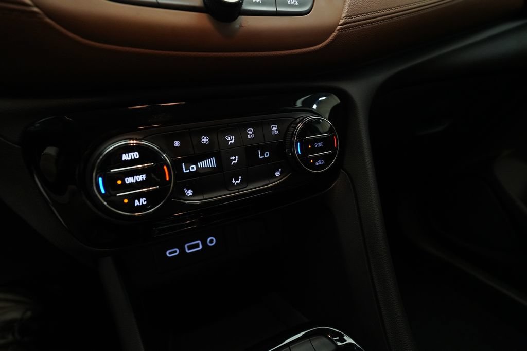 Used 2020 Buick Encore GX Essence FWD image 21