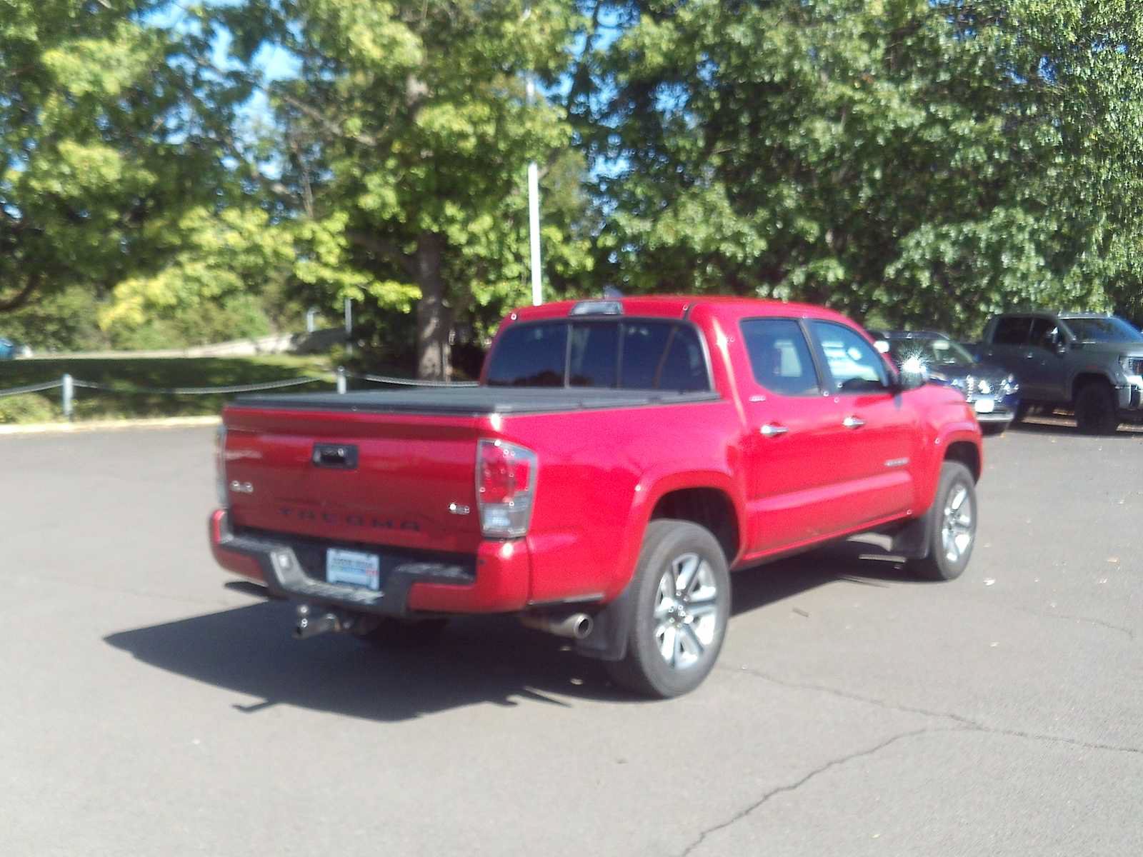 Used 2016 Toyota Tacoma Limited w/ Towing Package AWD/4WD image 5