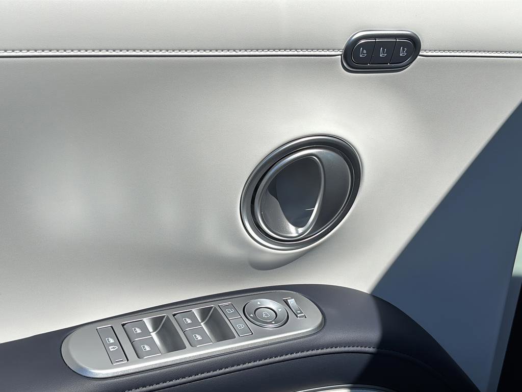 Used 2026 Hyundai Palisade Calligraphy image 17