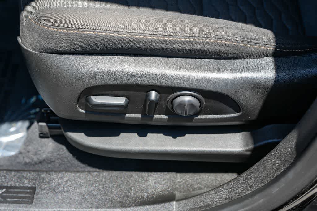 Used 2021 Chevrolet Equinox LT w/ Driver Convenience Package FWD image 20