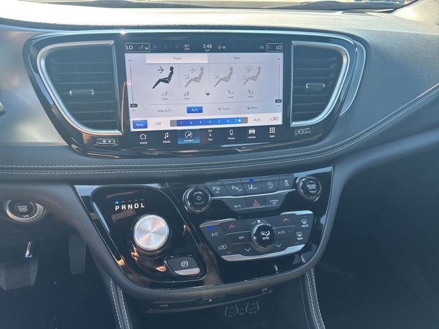 New 2025 Chrysler Pacifica Limited w/ Uconnect Theater Family Group image 13