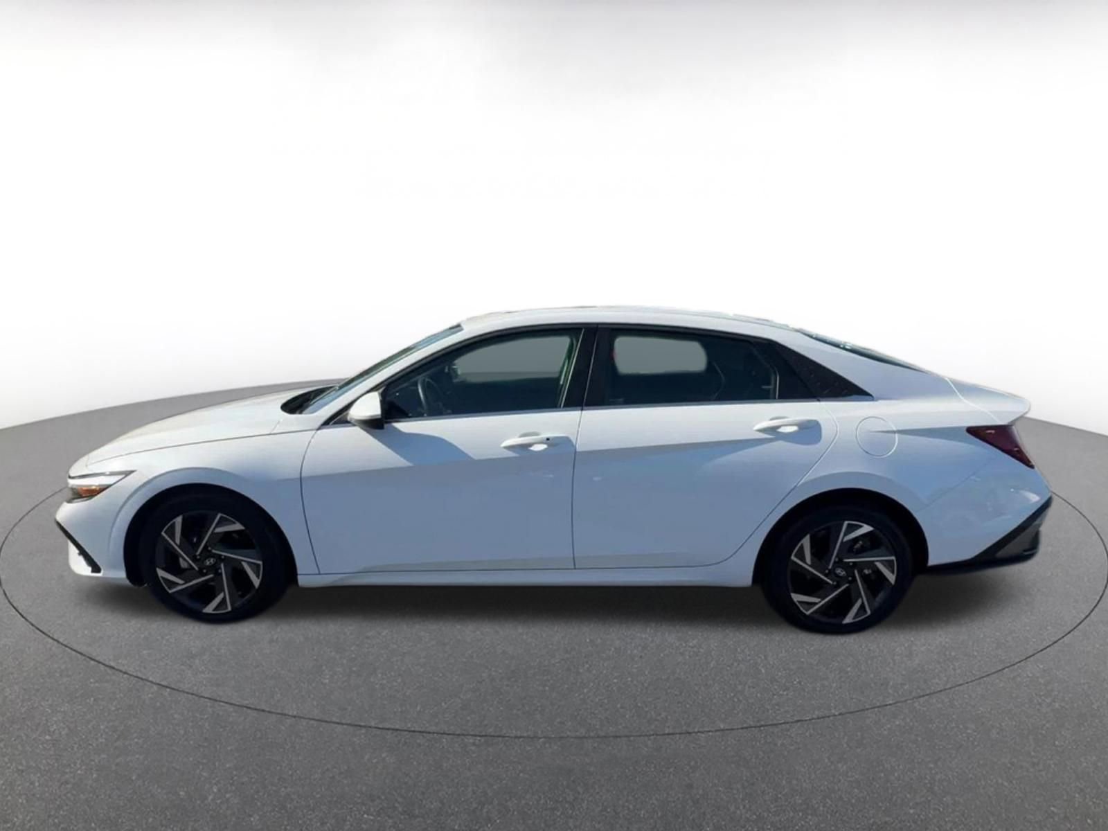 Used 2025 Hyundai Elantra SEL FWD image 9