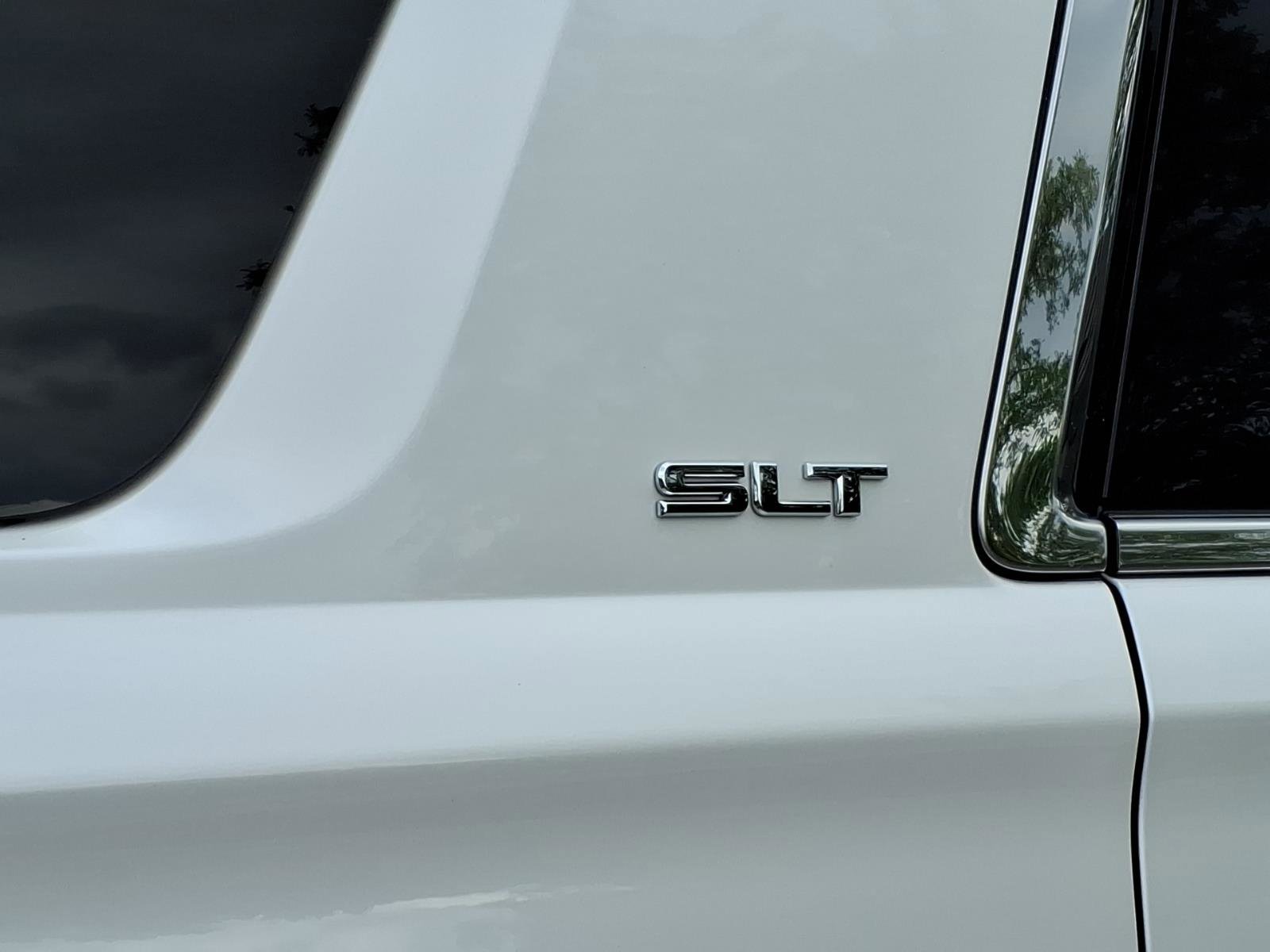 Used 2017 GMC Yukon SLT w/ Premium Edition AWD/4WD image 7