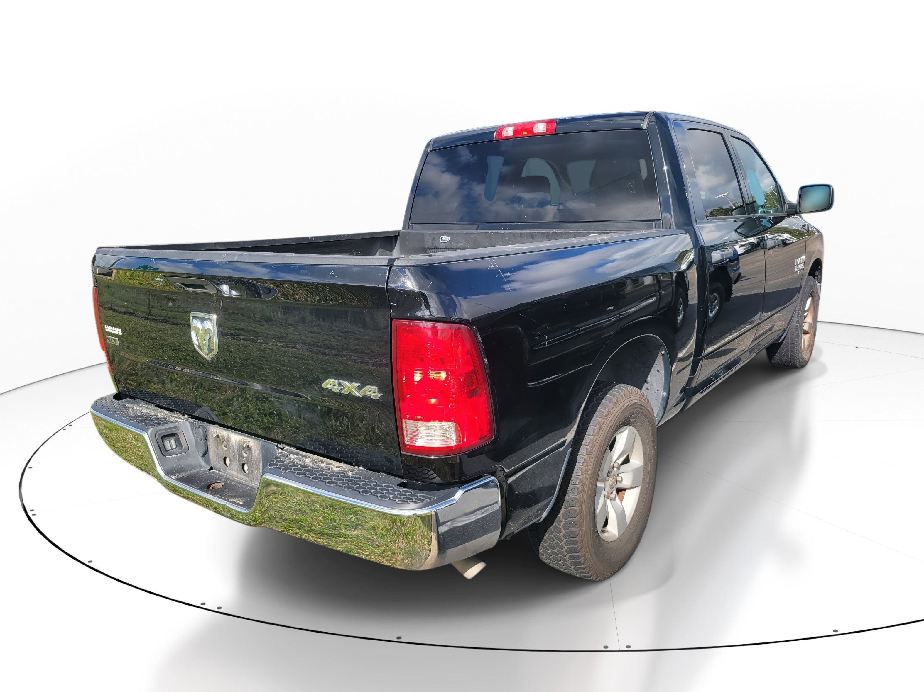 Used 2022 RAM 1500 Classic SLT image 4