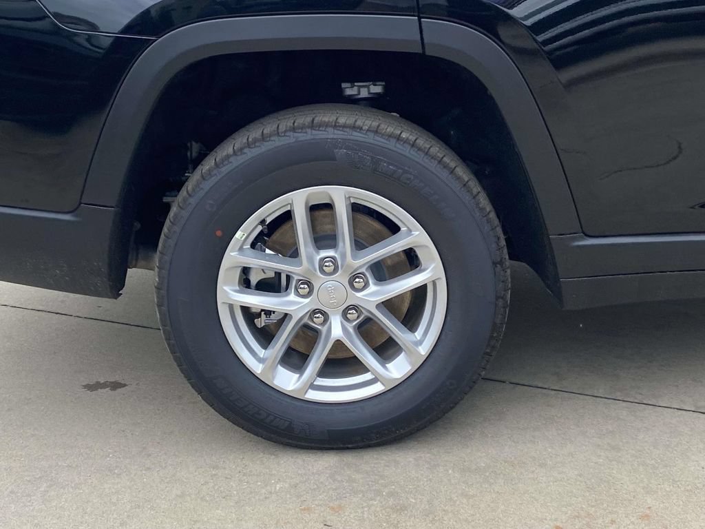 New 2026 Jeep Grand Cherokee L 2WD image 8