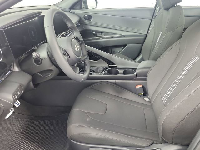Used 2025 Hyundai Elantra SEL image 12