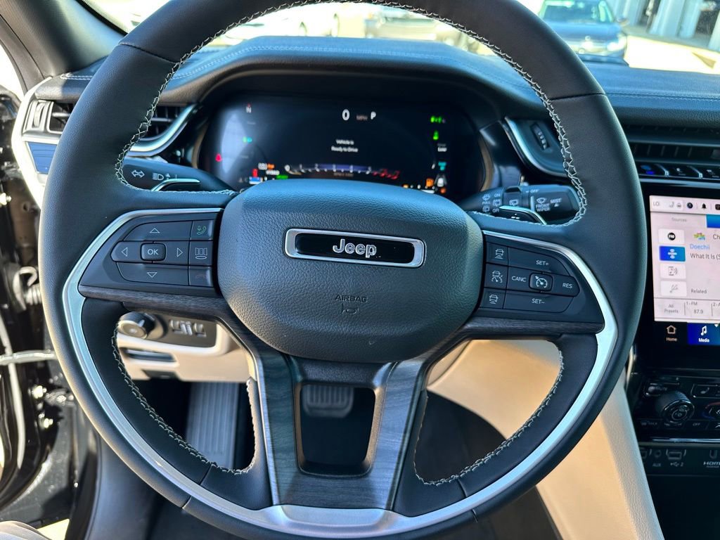 Used 2024 Jeep Grand Cherokee Limited 4xe w/ MOPAR Finishing Package AWD/4WD image 11