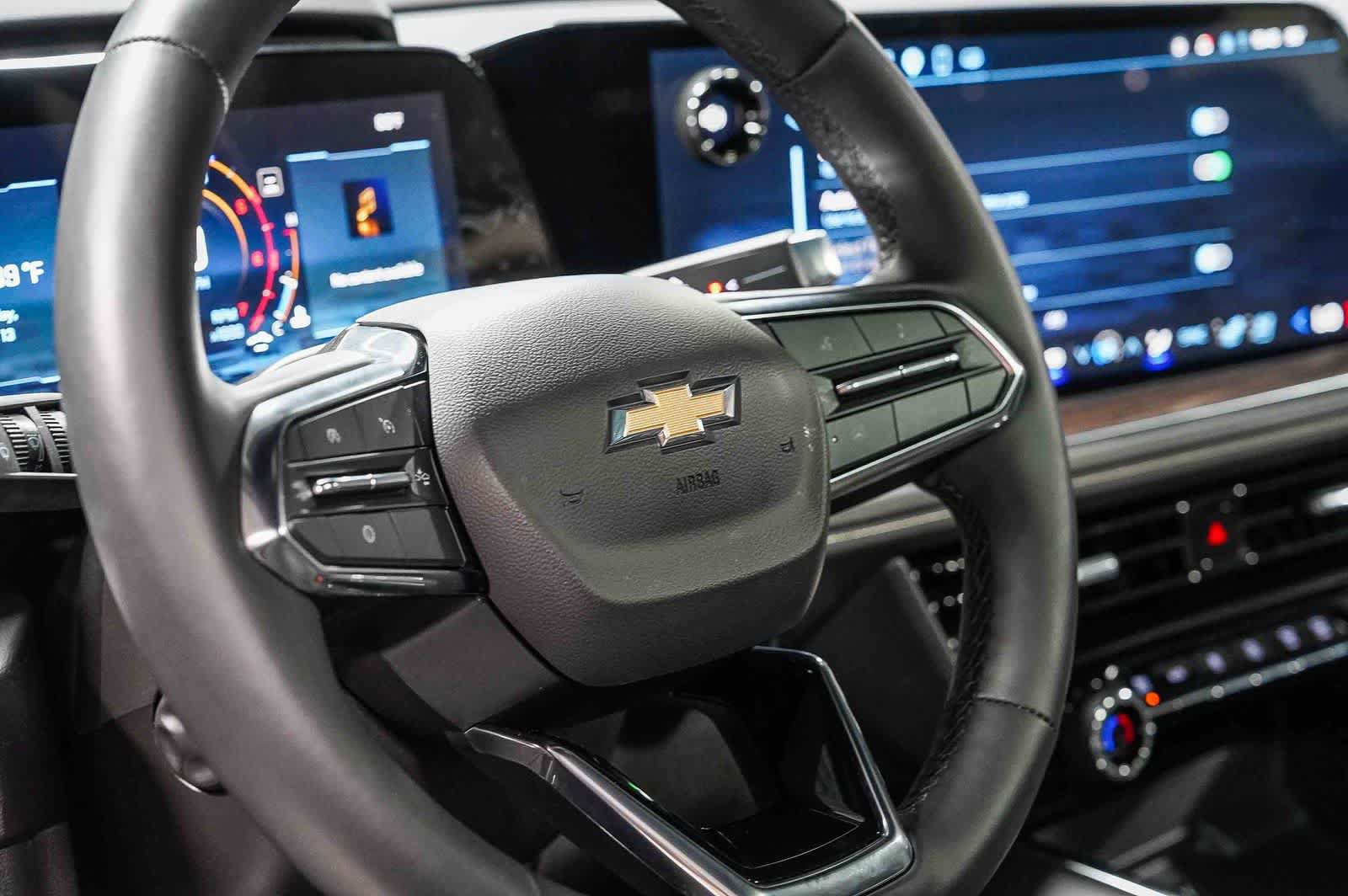 Used 2025 Chevrolet Suburban Premier RWD image 18