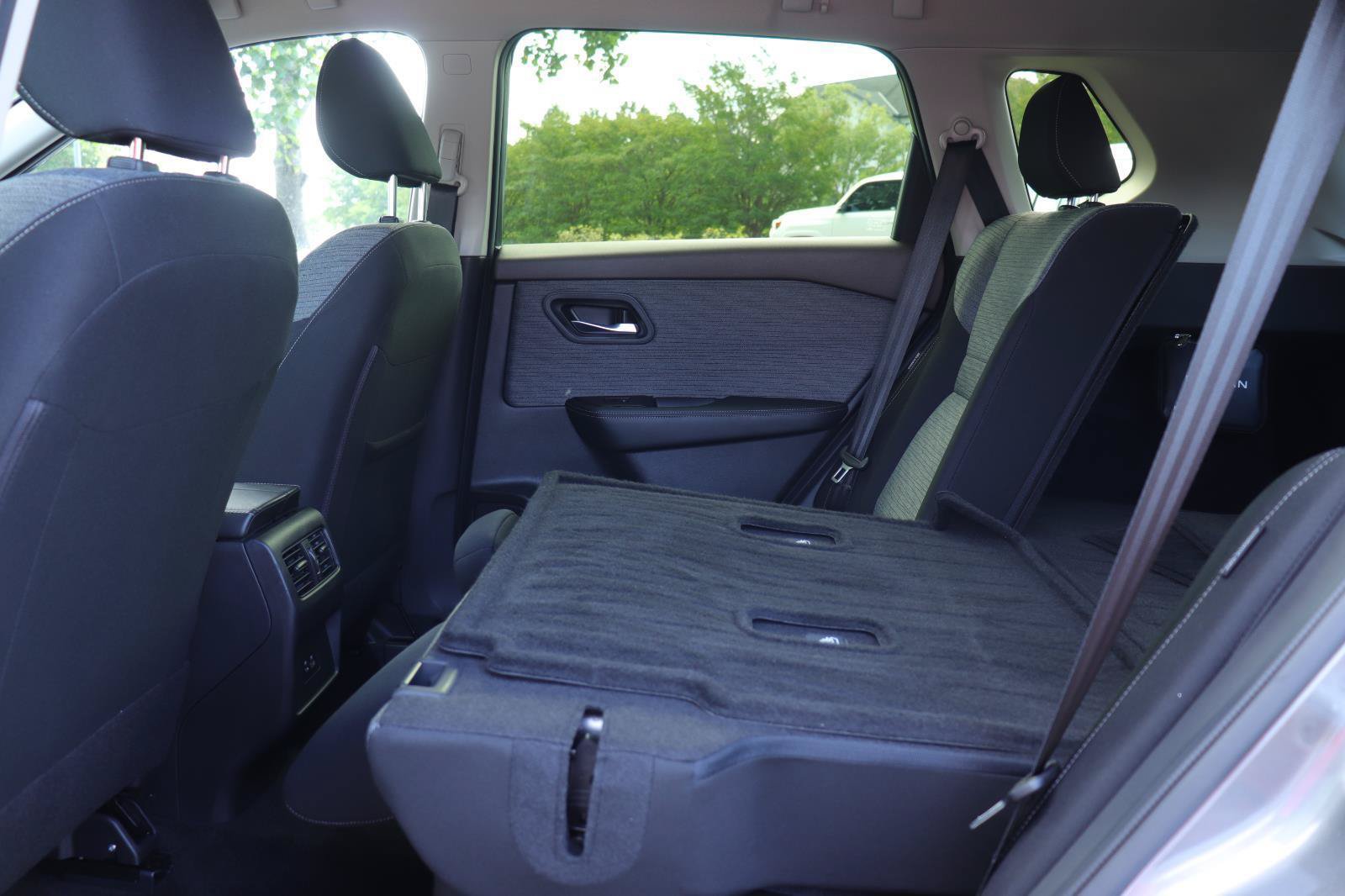 Used 2023 Nissan Rogue SV FWD image 13