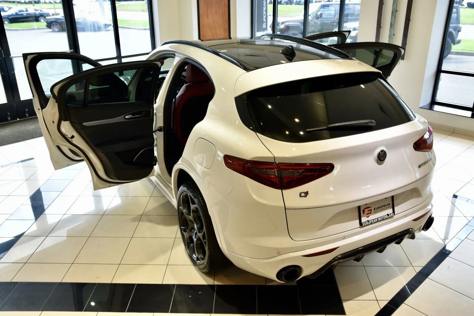 Used 2022 Alfa Romeo Stelvio Veloce image 8