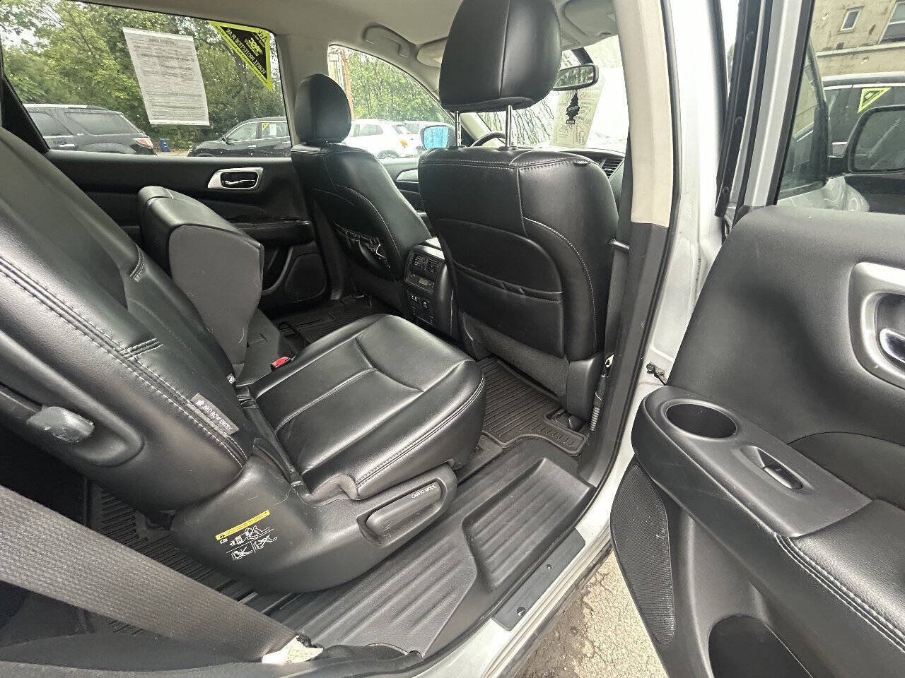 Used 2019 Nissan Pathfinder SL AWD/4WD image 8