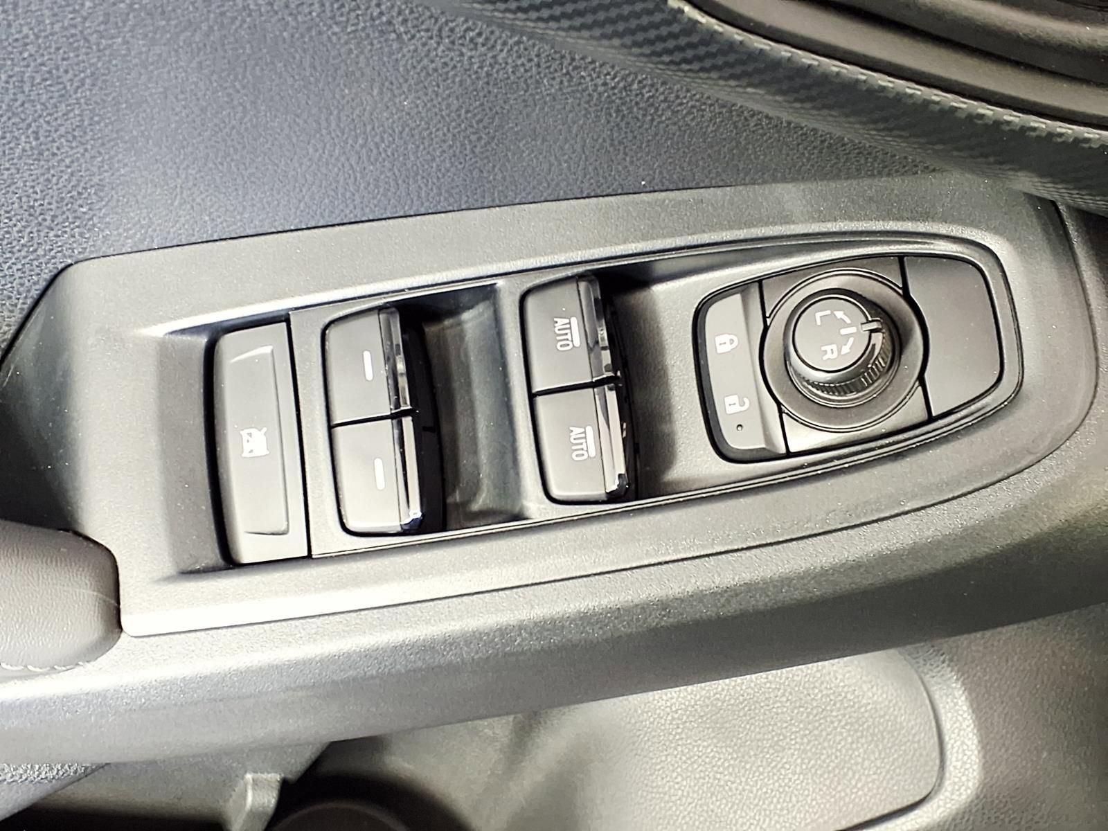 Used 2025 Subaru Crosstrek 2.0i Premium image 16