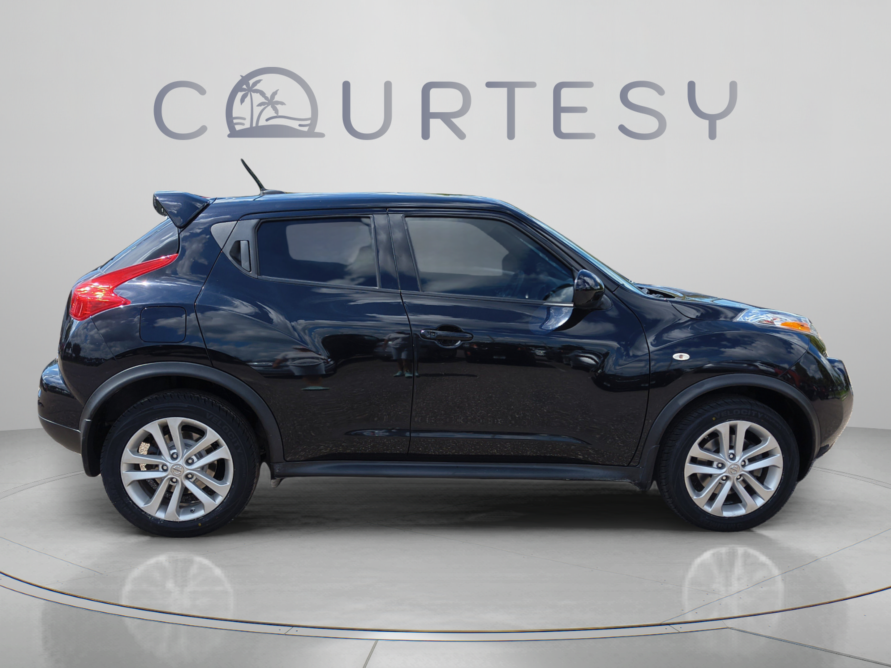 Used 2014 Nissan Juke SL FWD image 6