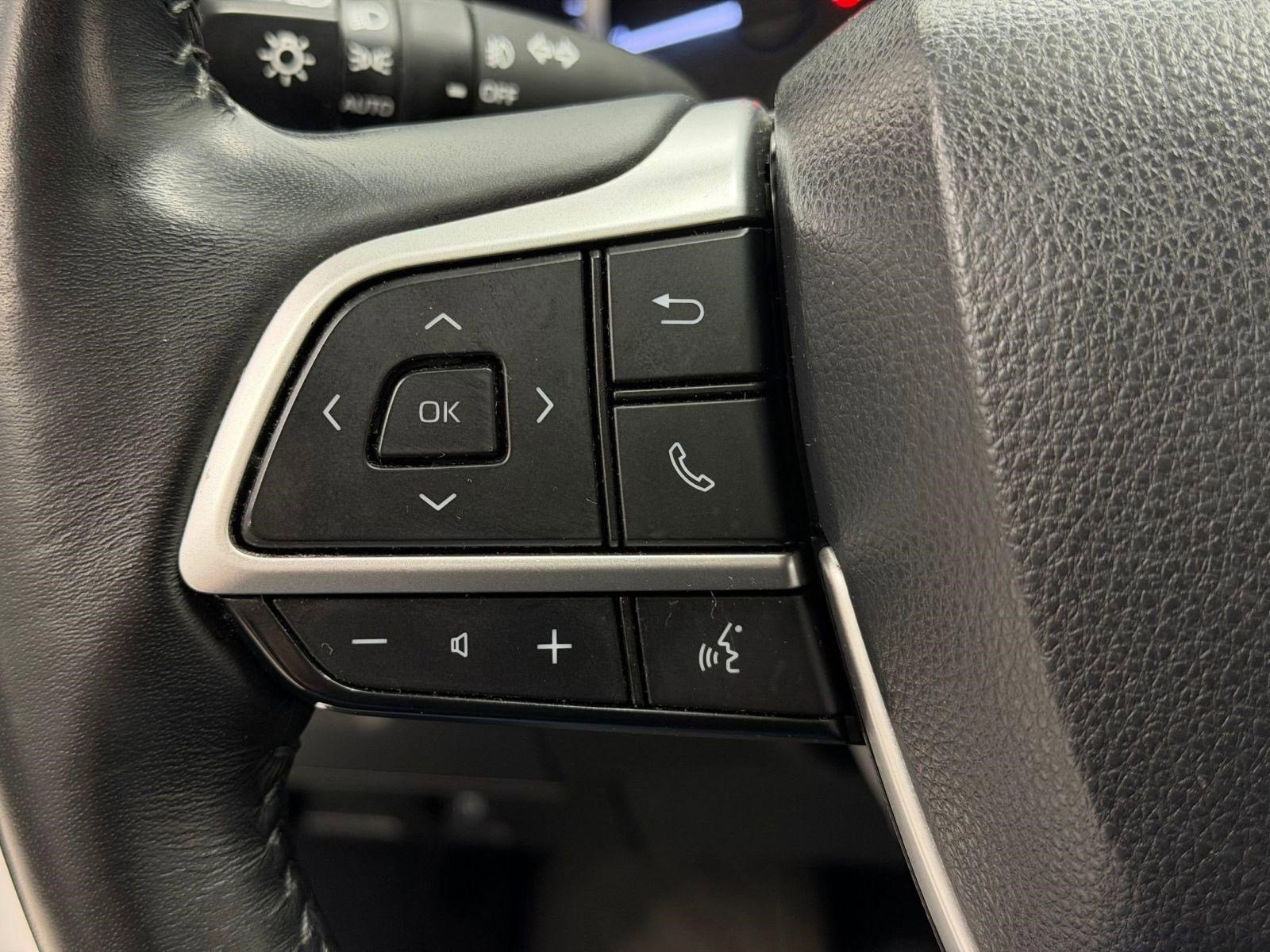 Used 2023 Toyota Highlander XSE image 15