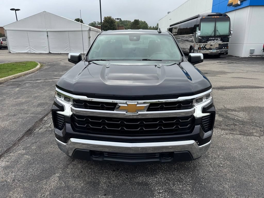 Used 2024 Chevrolet Silverado 1500 LT AWD/4WD image 2