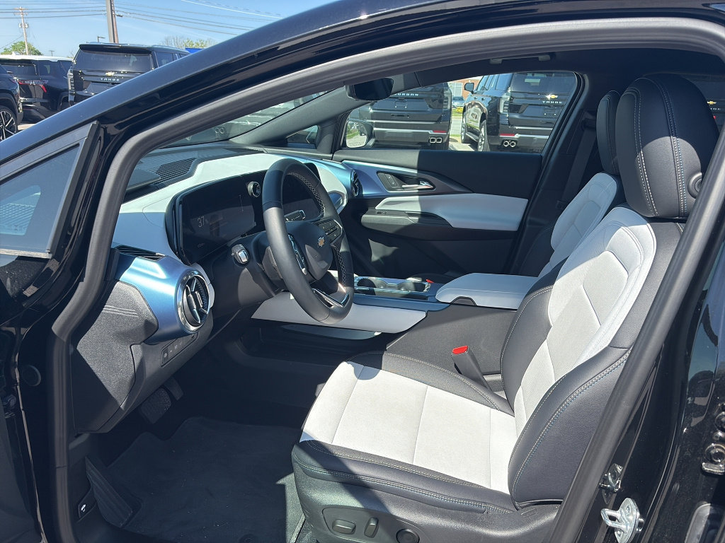 New 2025 Chevrolet Equinox EV LT w/ Convenience Package II AWD/4WD image 6