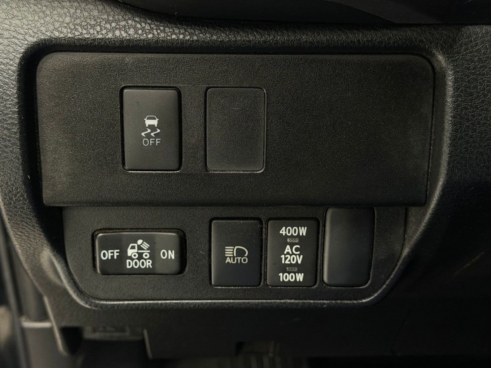 Used 2020 Toyota Tacoma TRD Sport w/ TRD Premium Sport Package AWD/4WD image 17