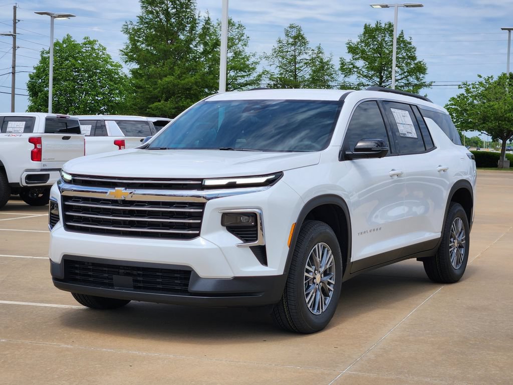 New 2026 Chevrolet Traverse LT w/ Driver Confidence Package FWD image 2