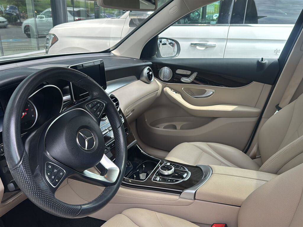 Used 2019 Mercedes-Benz GLC 300 4MATIC image 9