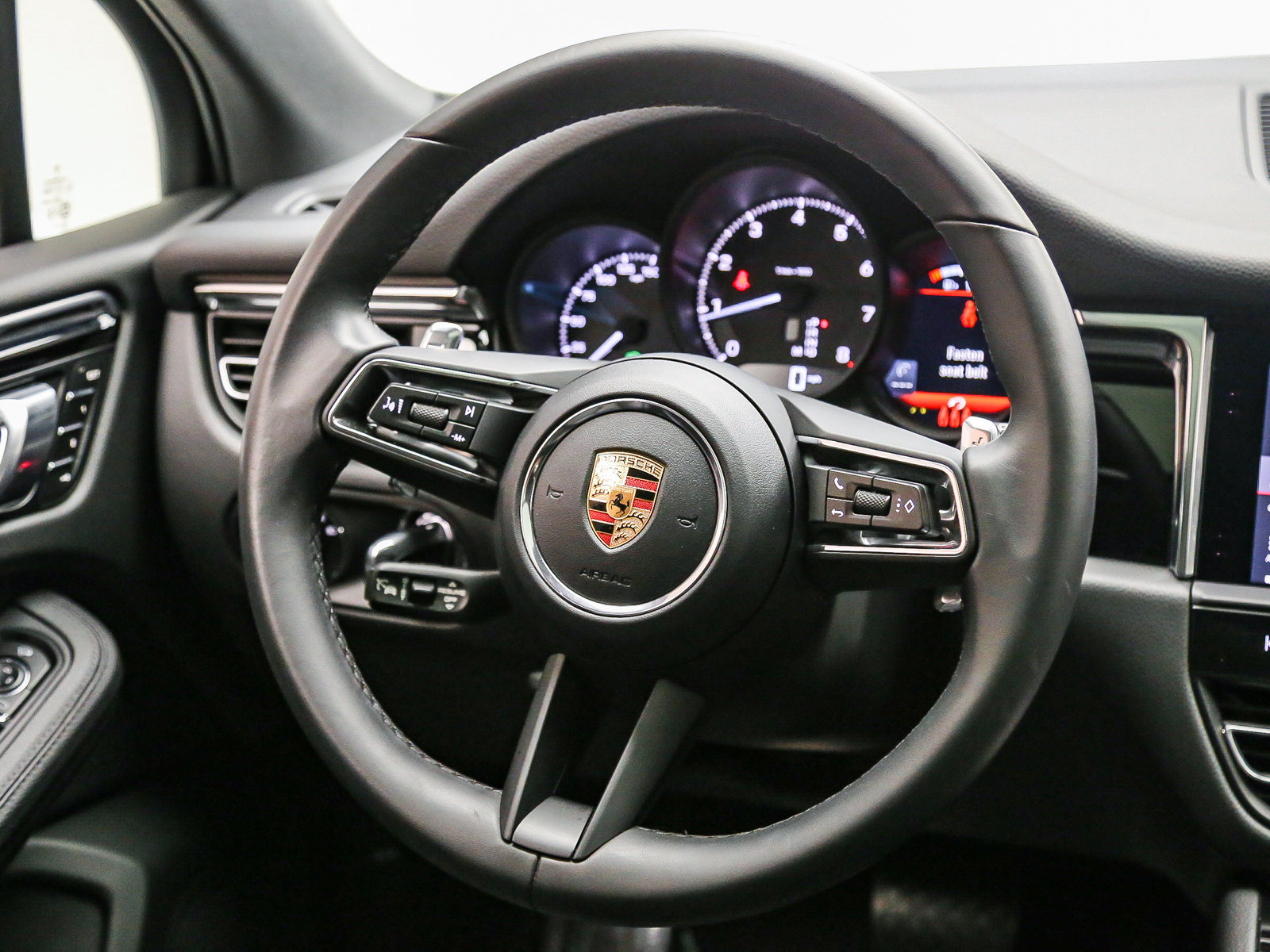 Certified 2026 Porsche Macan AWD/4WD image 19
