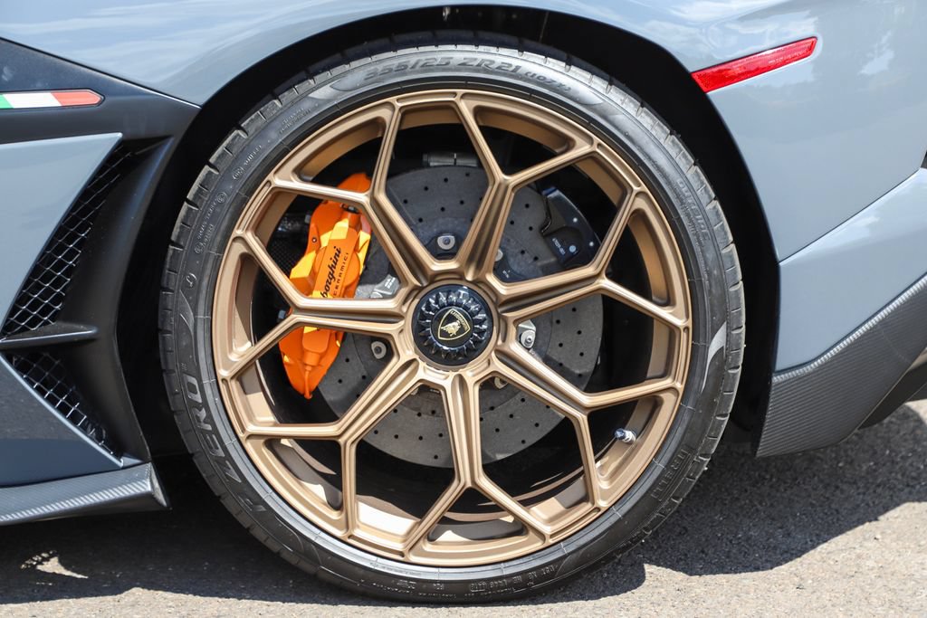 Used 2019 Lamborghini Aventador SVJ AWD/4WD image 20