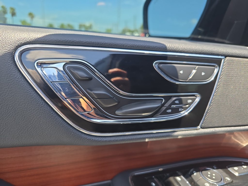 Used 2022 Lincoln Navigator Reserve AWD/4WD image 17