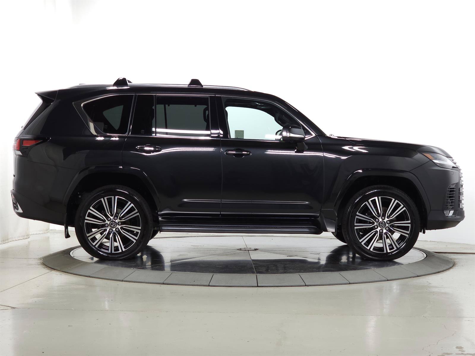 Used 2025 Lexus LX 600 4WD w/ Accessory Package (2T) image 10