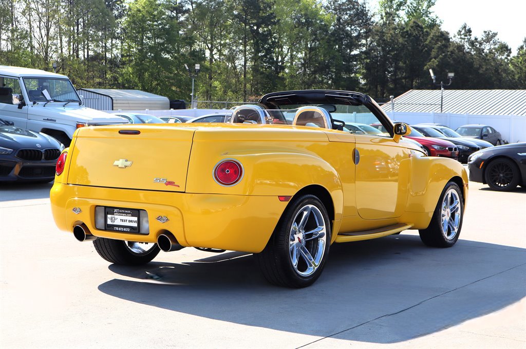 Used 2003 Chevrolet SSR w/ Preferred Equipment Group RWD image 13