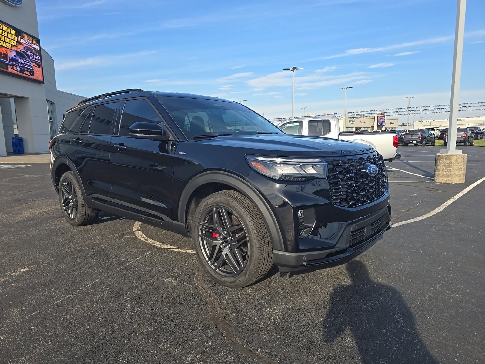 Used 2025 Ford Explorer ST-Line w/ Premium Package AWD/4WD image 3