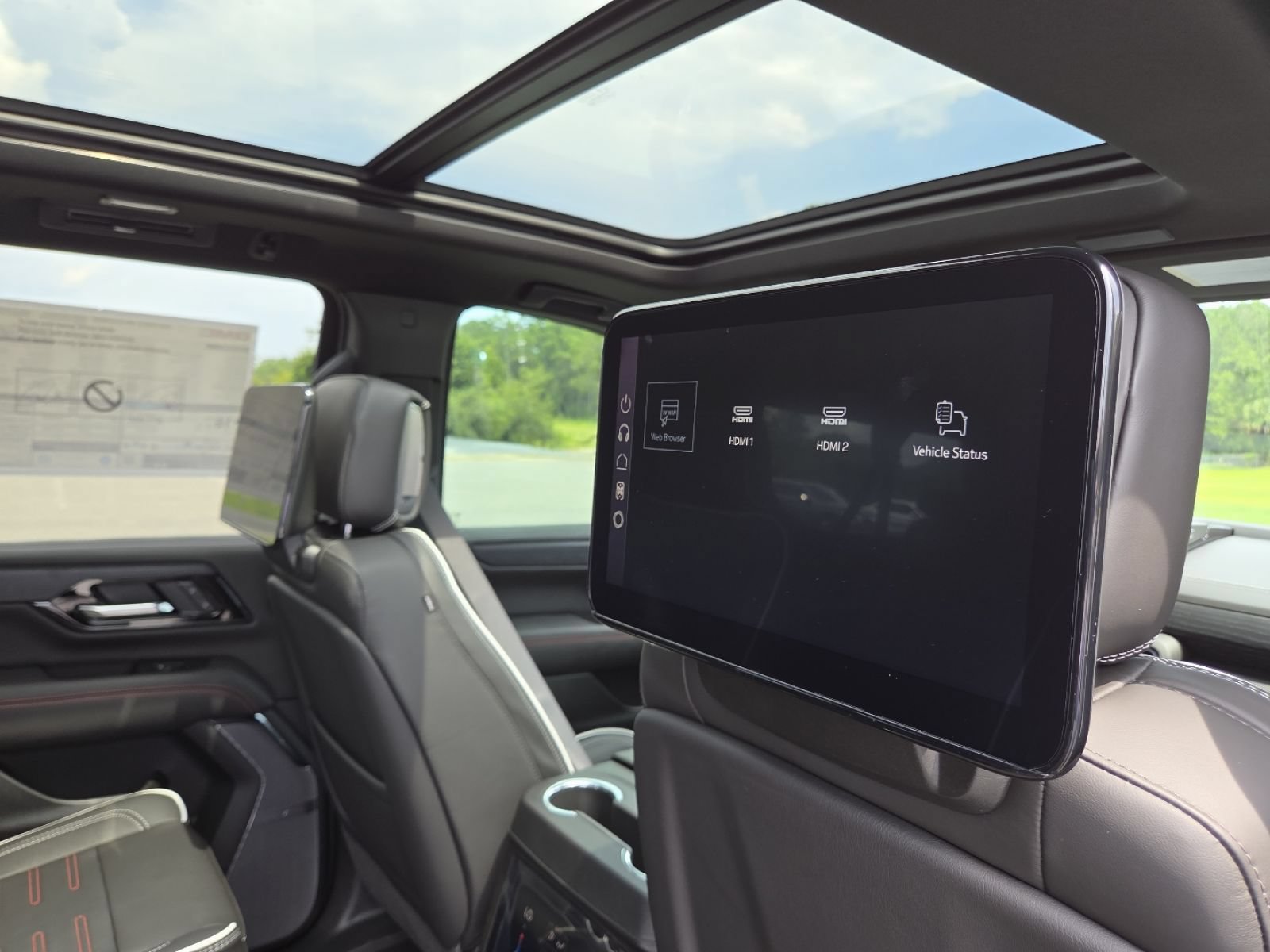 New 2026 GMC Yukon XL AT4 Ultimate w/ LPO, Floor Liner Package AWD/4WD image 30