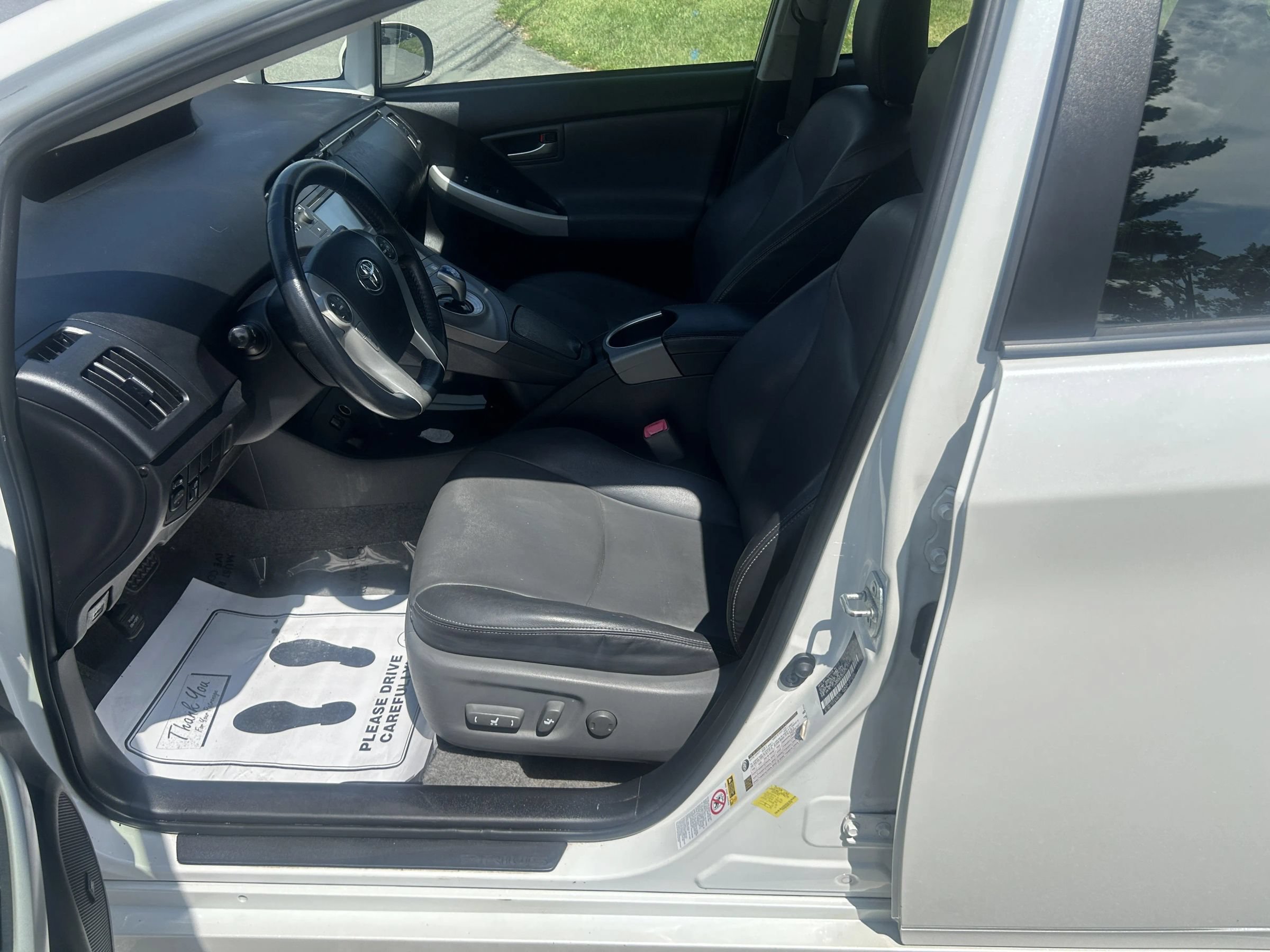 Used 2013 Toyota Prius Four FWD image 14