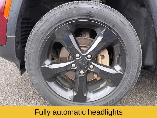 Used 2023 Jeep Grand Cherokee Laredo AWD/4WD image 22
