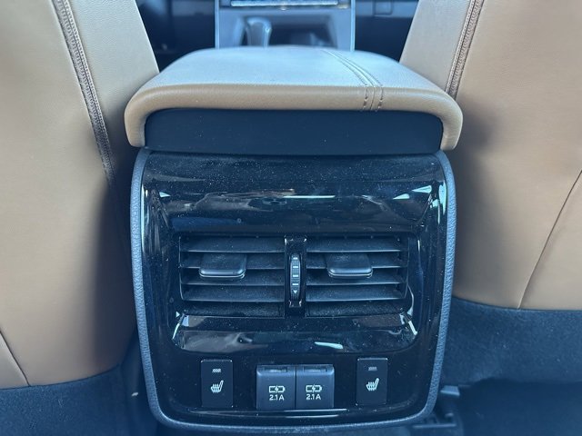 Used 2020 Toyota Avalon Limited image 19