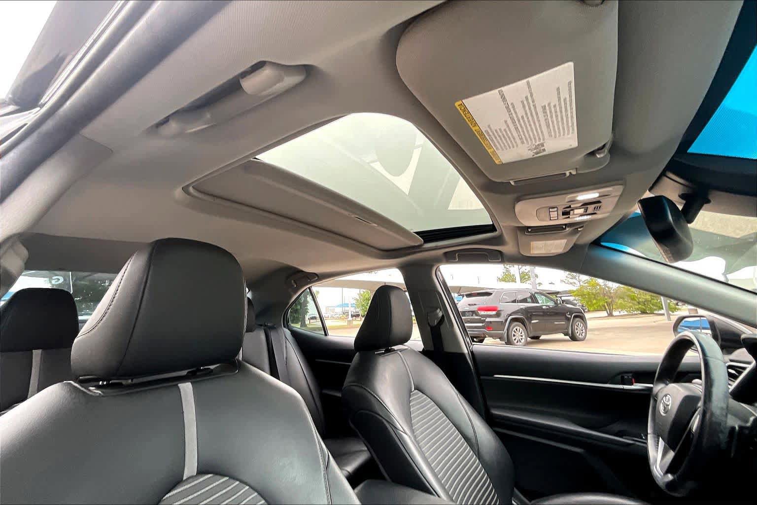 Used 2018 Toyota Camry SE w/ Audio Package FWD image 14