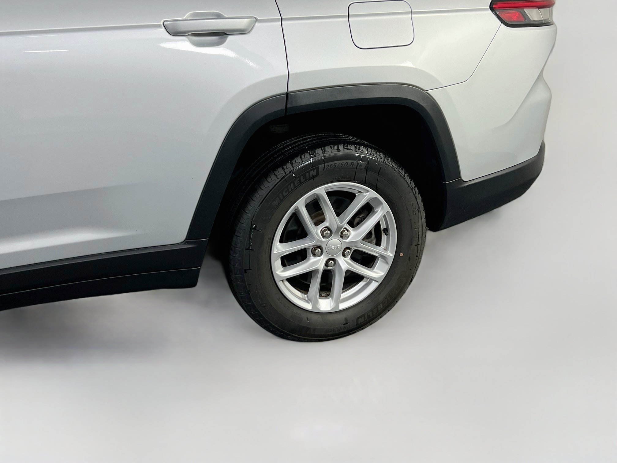 Used 2023 Jeep Grand Cherokee L Laredo w/ Luxury Tech Group I AWD/4WD image 30