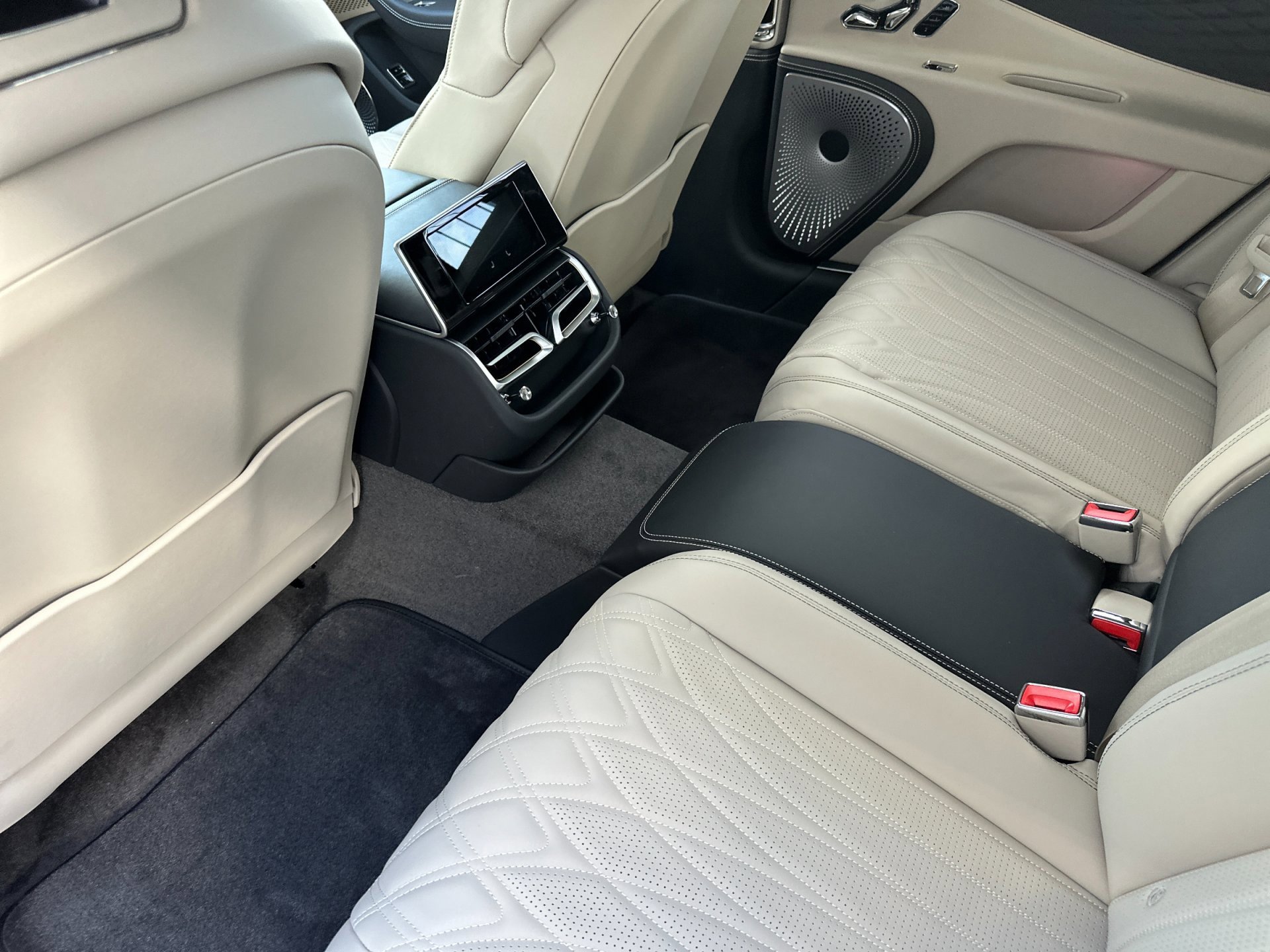 New 2026 Bentley Flying Spur Plug-In Hybrid image 10