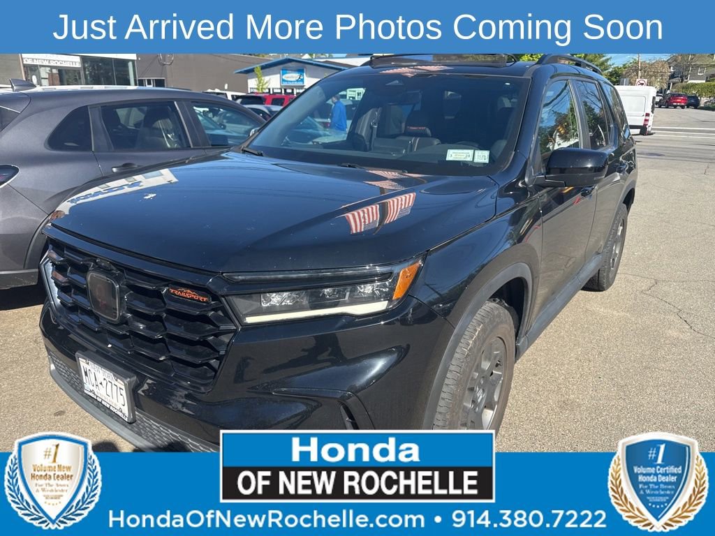 Used 2023 Honda Pilot TrailSport image 1