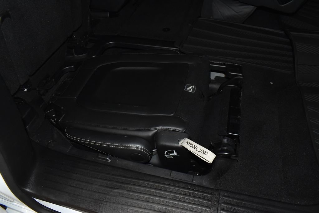 Used 2025 Chrysler Pacifica Select FWD image 36