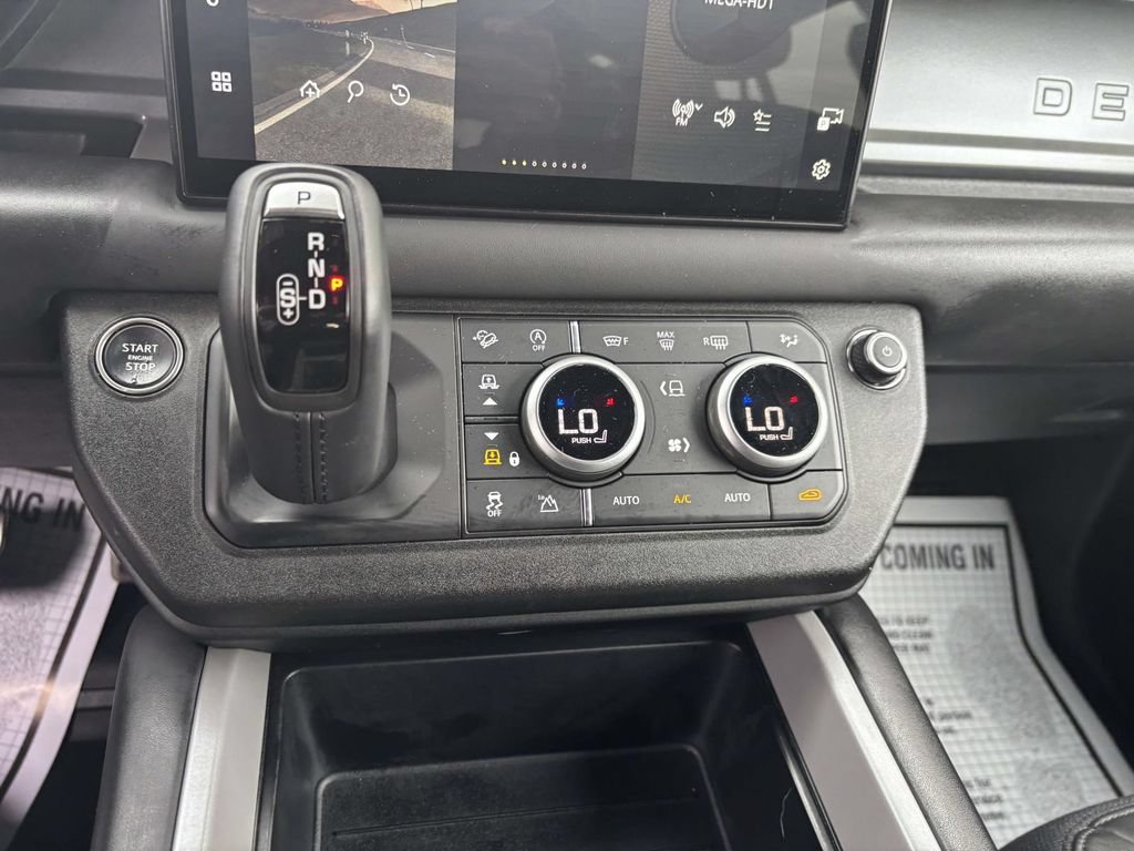 Used 2025 Land Rover Defender 110 V8 AWD/4WD image 31