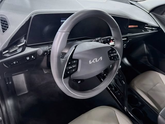 Used 2025 Kia Niro EX FWD image 9