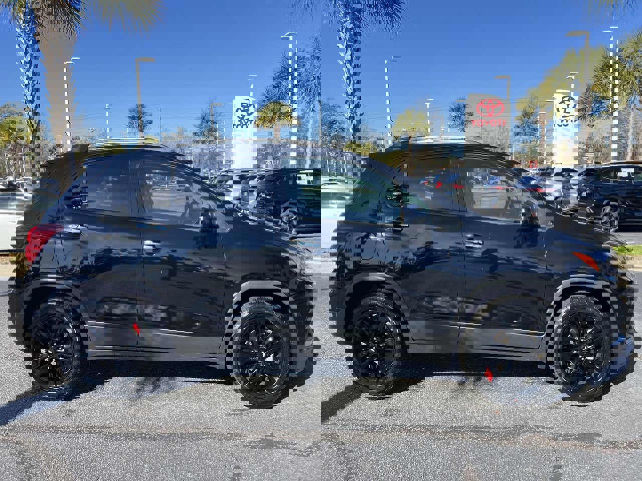 Used 2018 Chevrolet Trax LT w/ Redline Edition image 11