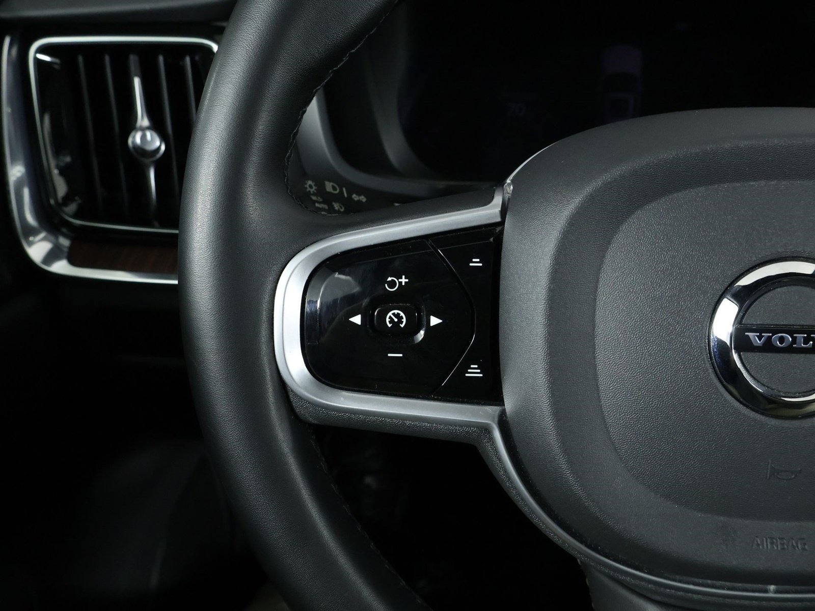 Certified 2023 Volvo S60 B5 Plus w/ Climate Package FWD image 10