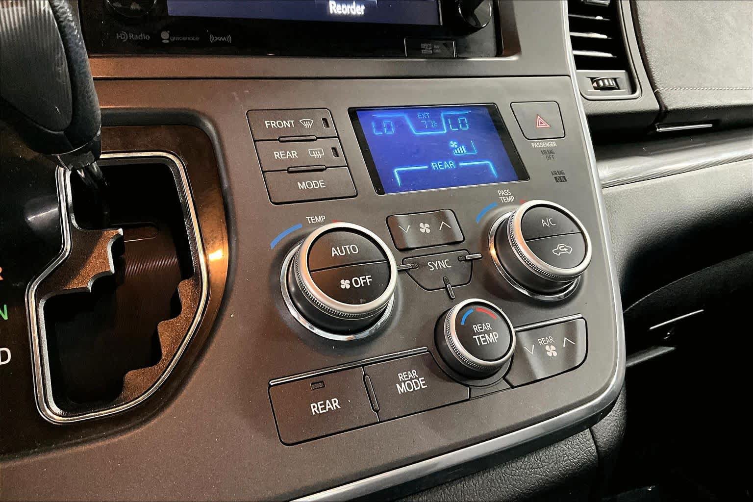 Used 2016 Toyota Sienna SE Premium FWD image 34