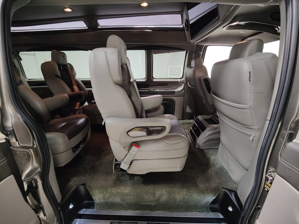 Used 2022 Chevrolet Express 2500 Extended w/ Enhanced Convenience Package RWD image 16