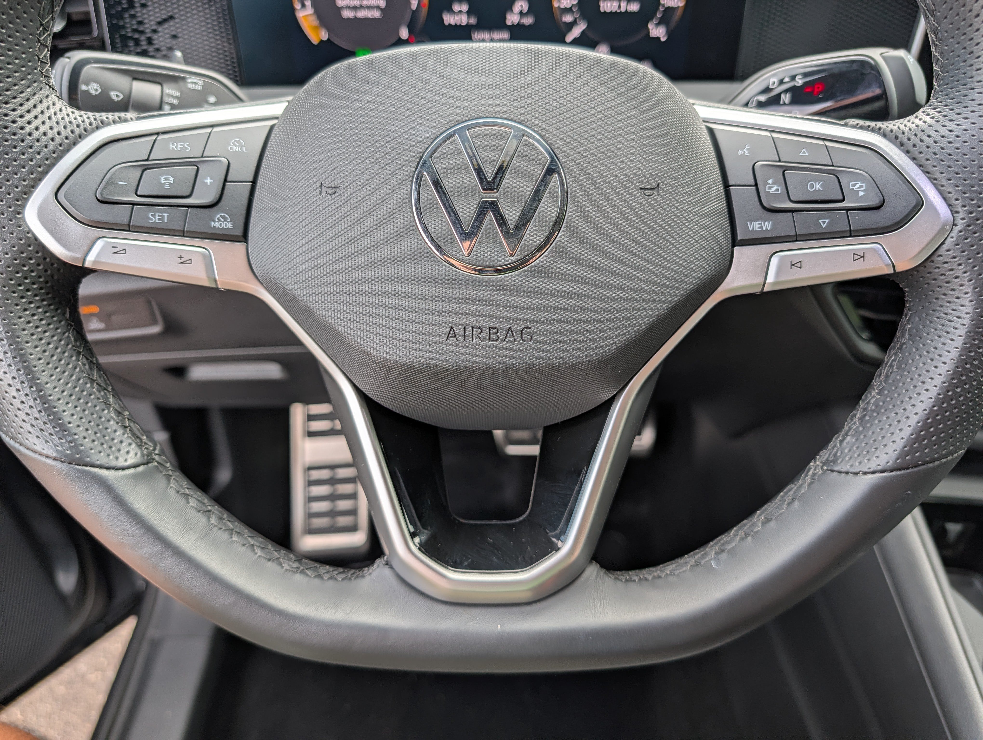Certified 2026 Volkswagen Tiguan SE R-Line AWD/4WD image 25