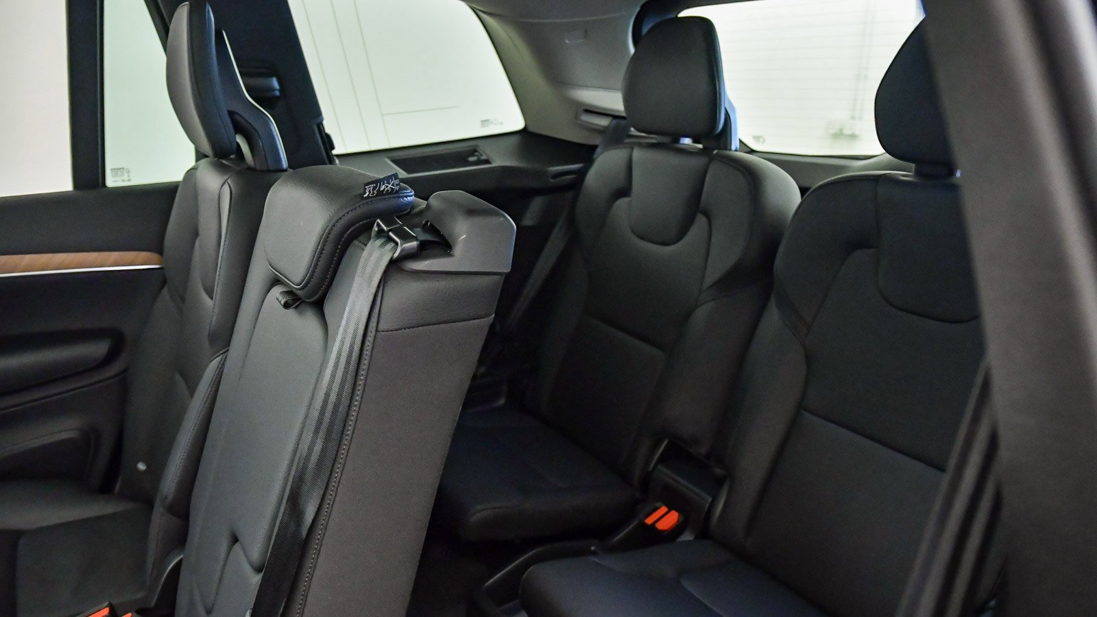 Certified 2025 Volvo XC90 B6 Plus image 23